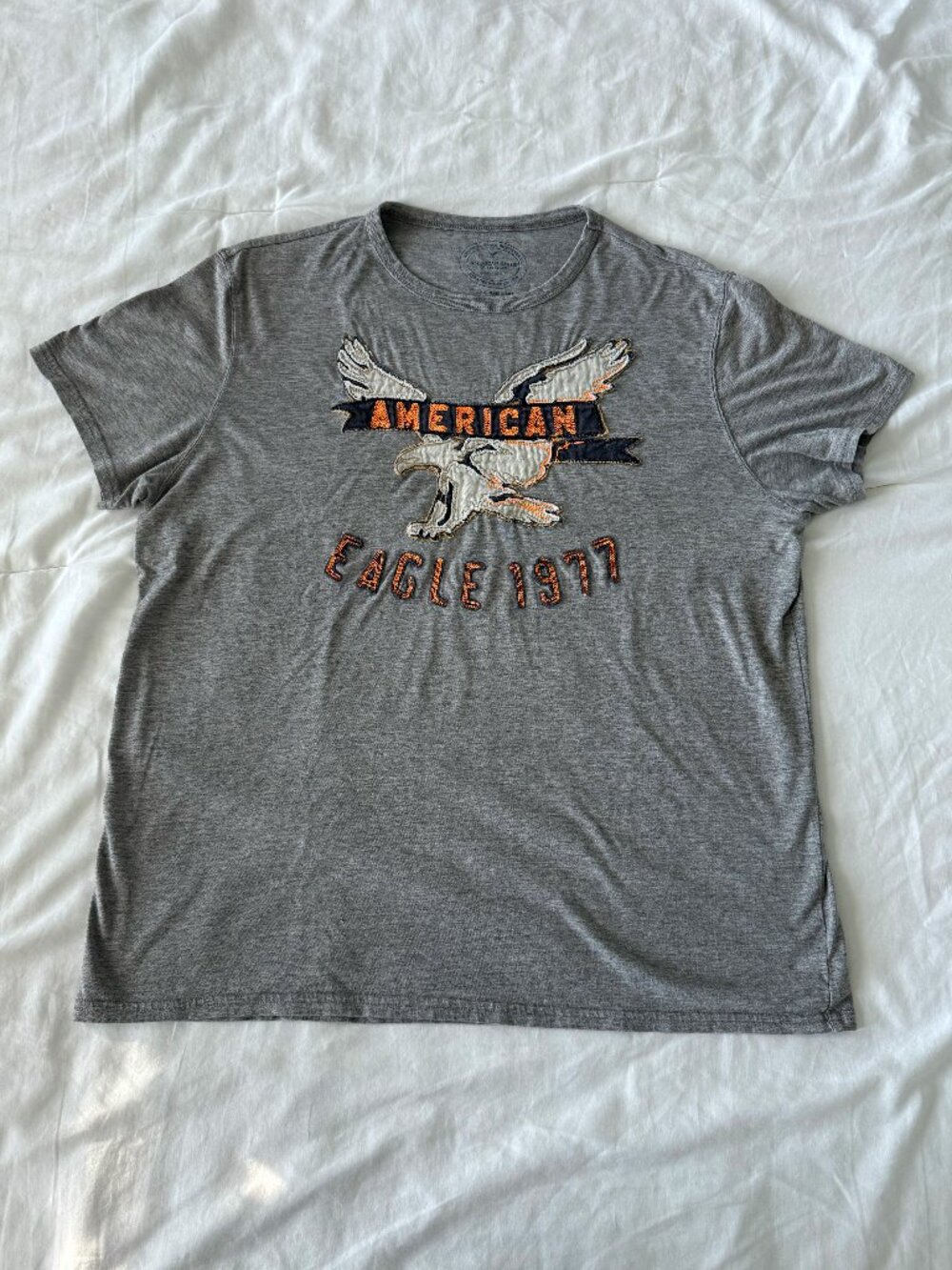 American Eagle Outfitters XL Gray Eagle Appliqué Logo Athletic Fit Tee